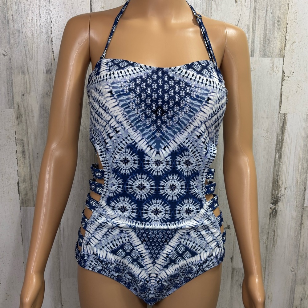 Jessica Simpson One Piece‎ Swimsuit Side Cutouts